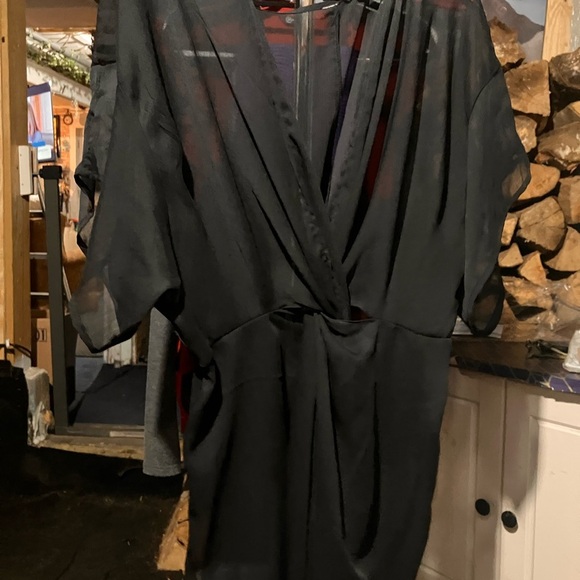 Elegant Black coverup - Picture 2 of 3